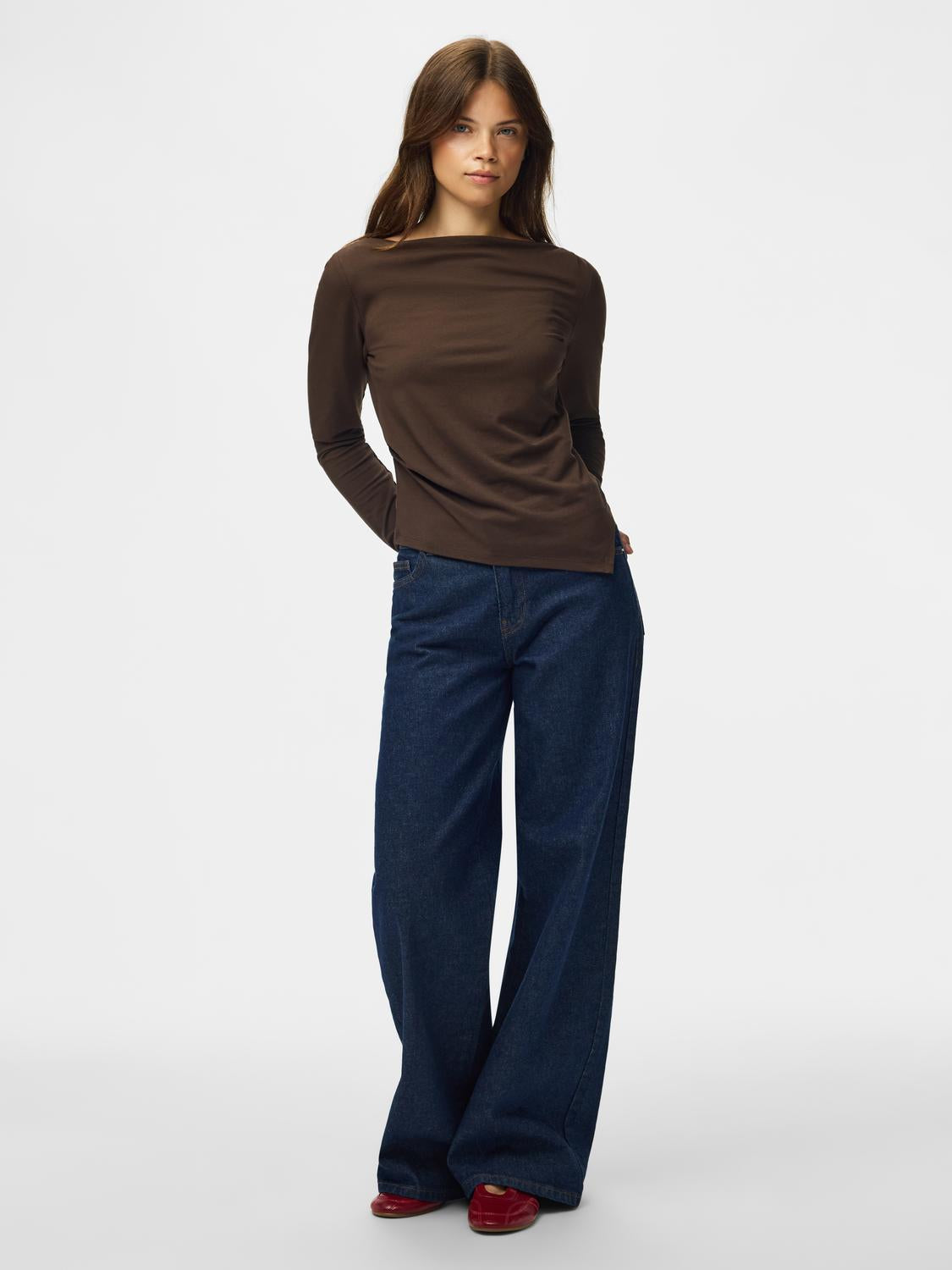 model_shot-front_full